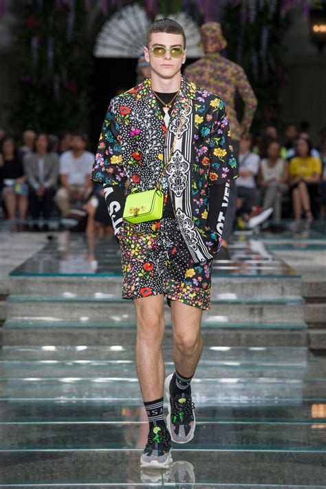 Versace Spring / Summer 2019 Men's Runway Show 